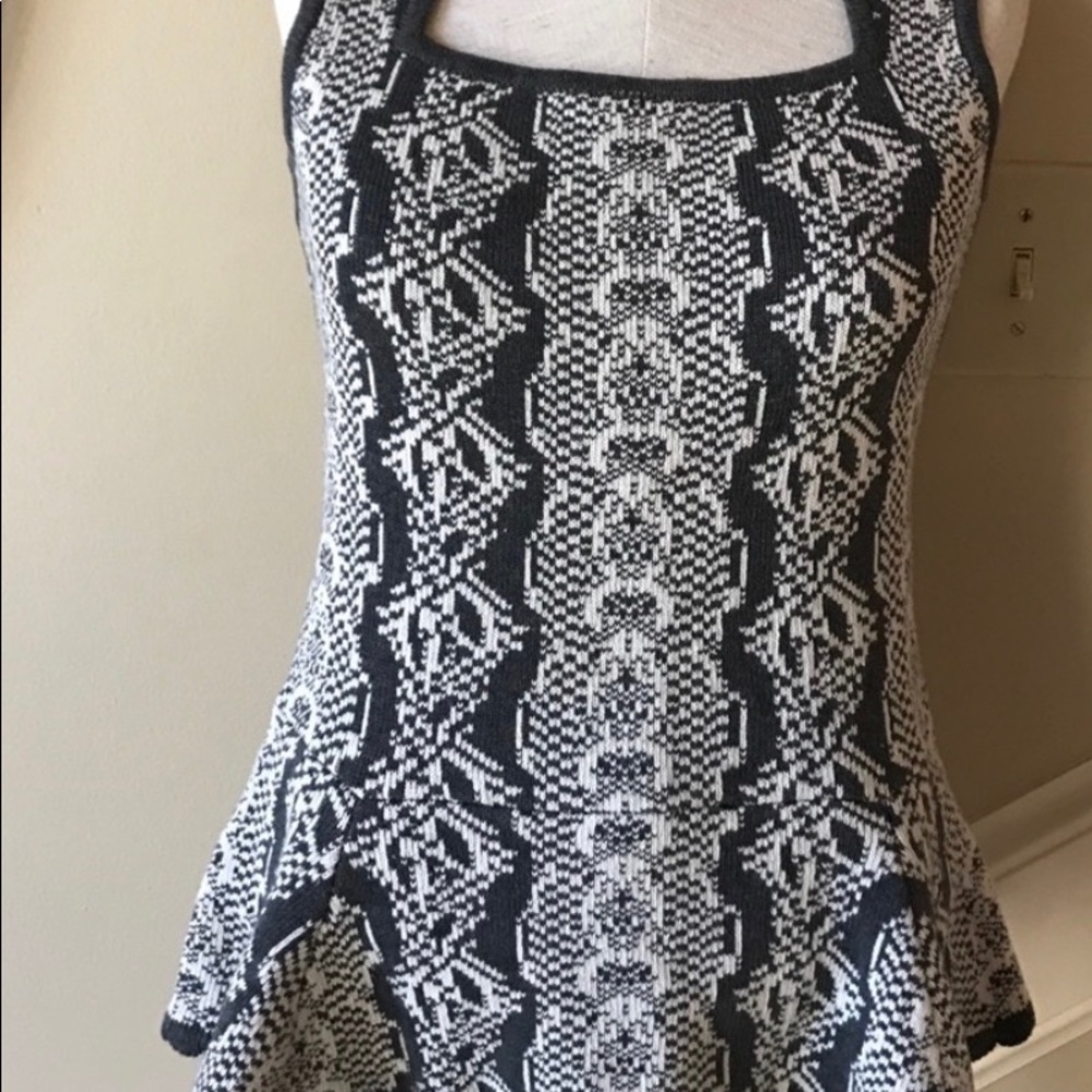 Cabi size xs sleeveless sweater